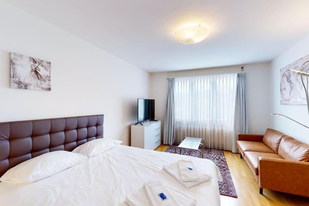 Very Spacious Studio In City Center - Parkview 4 Zürich Buitenkant foto